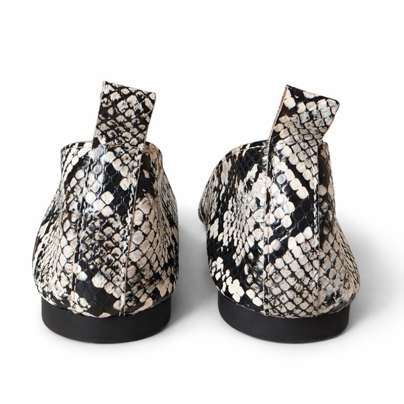 NWOT Snake Print Pointed Toe Ballet Flats Neutral Python Pattern Size 7.5 - Picture 4 of 9